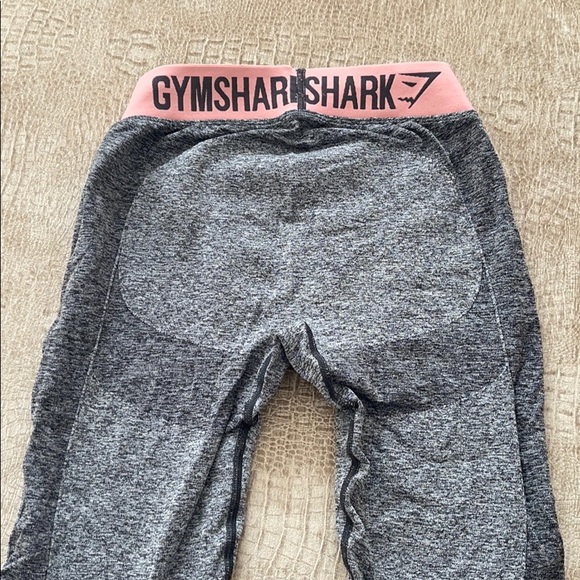 Women’s Classic Gymshark Leggings - Picture 3 of 3